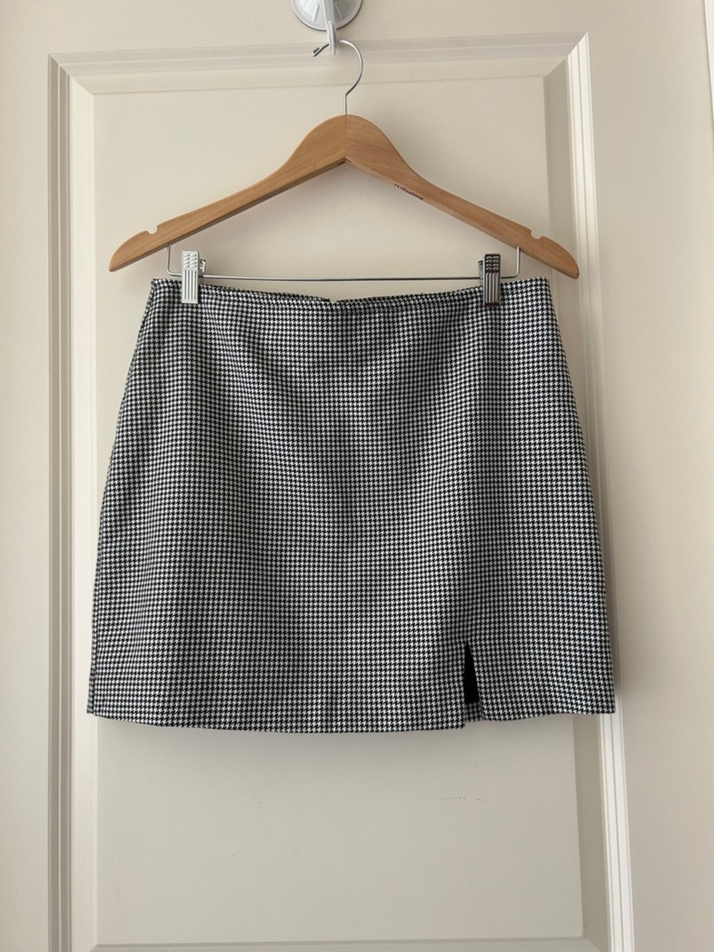 Forever 21 Classic Black and White Houndstooth Mini Skirt zip back lined size L
